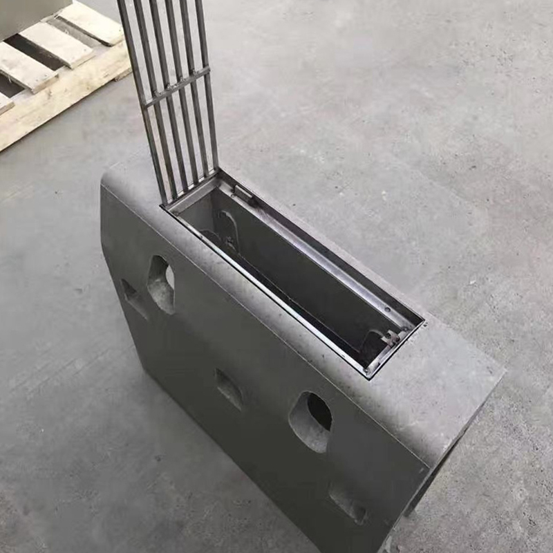 بئر فحص خندق تصريف المياه الحجري على جانب الطريق، خندق تصريف المياه على جانب الطريق البلدي