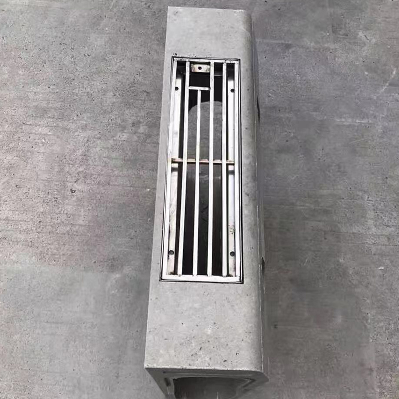 بئر فحص خندق تصريف المياه الحجري، خندق تصريف المياه الخطي ذو الحافة المشقوقة